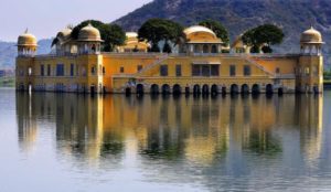 Ce palais dans l'eau (Jal Mahal) est l'une des merveilles architecturales de Jaipur. (Image via Pixabay CC0 1.0)