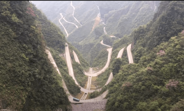 Route vers le Paradis de Parc National de Zhangjiajie, à Huan. (Image : Capture d’écran / YouTube)
