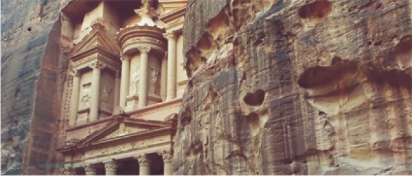 Petra Jordanie Grottes. (Capture / Vimeo)