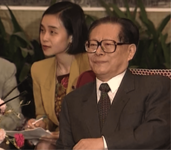 Jiang Zemin, secrétaire général du PCC, croyait en l'existence des dieux et des esprits. (Image: YouTube / Capture d'écran)