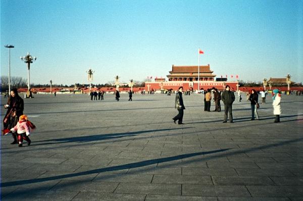 Place Tiananmen, où a eu lieu le massacre d'étudiants du 4 juin 1989. (Par Paul Louis - Propre travail, CC BY-SA 3.0, Lien)