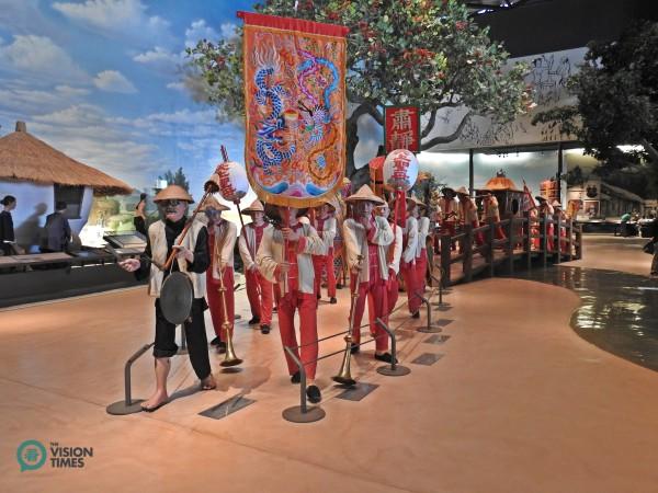 Les objets grandeur nature représentant le défilé religieux traditionnel taïwanais à la galerie de l'exposition permanente. (Image: Billy Shyu / Vision Times)