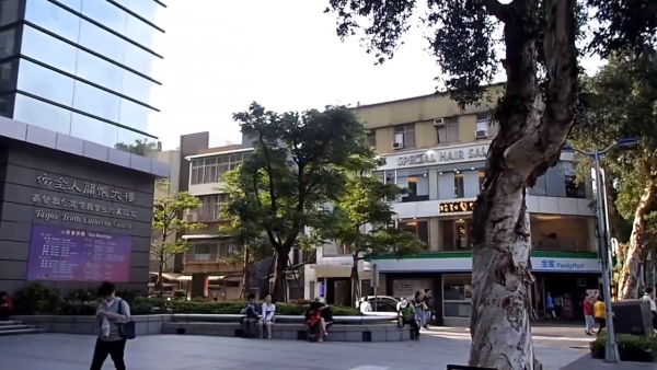 Sur Xinsheng South Road à Taïwan, vous pouvez trouver des lieux de culte  bouddhistes, musulmans, chrétiens, catholiques et mormons presque à côté les uns des autres. (Image: Capture d'écran / YouTube)