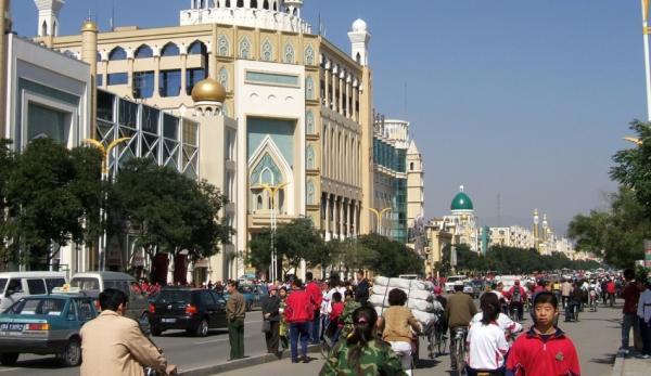 Le Parti communiste chinois cherche à «siniser» ses communautés musulmanes en supprimant certaines des valeurs fondamentales de leur religion et en les remplaçant par l'idéologie du PCC. La ville de Hohhot, de la Mongolie intérieure, en Chine. (Image: Wikipédia)