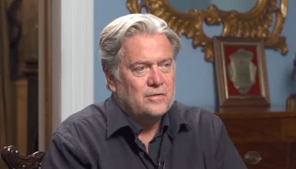 L'ancien stratège en chef de la Maison-Blanche, Steve Bannon, pense que la Chine joue un jeu dangereux en s’attaquant aux droits humains des Hongkongais. (Image: Capture / YouTube)