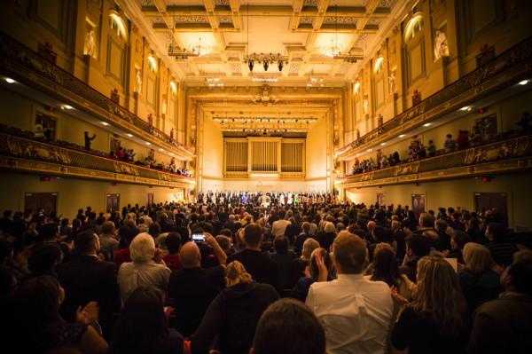 La musique peut avoir un rôle très important pour  façonner  notre vision du monde et en construire l’histoire et l’image qui vont nous servir à définir notre moi, notre culture et notre existence même. (Image: Edward Dai / Epoch Times)