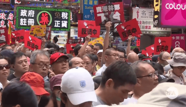 Les manifestations à Hong Kong ont divisé les célébrités de la ville. (Capture d’écran/Youtube)