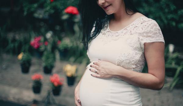 Les femmes enceintes qui consomment des dattes reçoivent également  de la vitamine K, qui est nécessaire au bon développement des bébés. (Image: Pexels)
