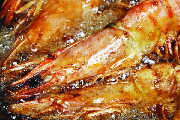 Recette : Crevettes sautées sel et poivre