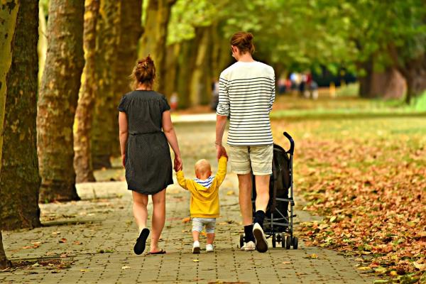 Les parents ont un rôle important à jouer. Ils doivent communiquer avec leurs enfants. (pixabay)