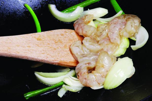 Recette : Nouilles sautées aux crevettes