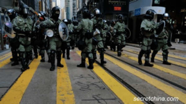 Un ancien militaire chinois dévoile une méthode de répression utilisée en secret à Hong Kong. (Image : secretchina.com)