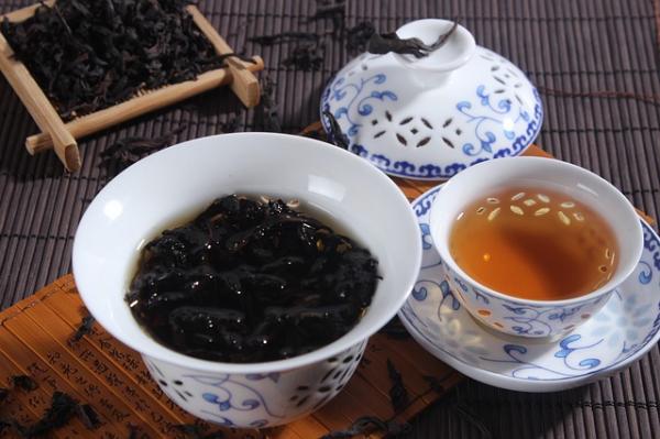 Moins onéreux, le Da Hong Pao vient de plantes similaires aux arbres originaux. (Image: pixabay / CC0 1.0)