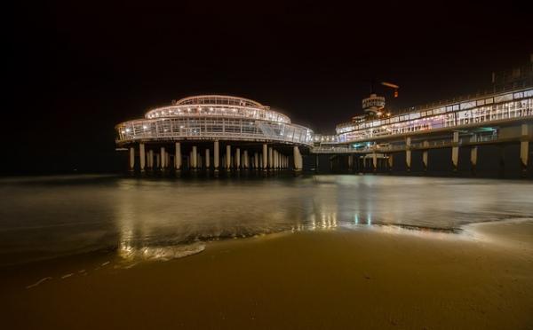 Le 1er janvier, des milliers de personnes se baignent à Scheveningen. (Image : Rudy and Peter Skitterians / Pixabay)