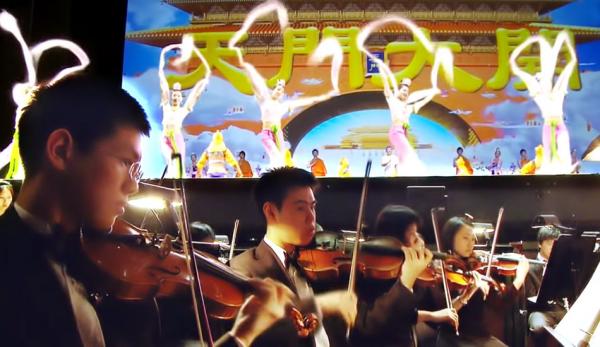 Les représentations de Shen Yun combinent les performances artistiques d’un orchestre symphonique en direct et d’un spectacle de danse d’un niveau prodigieux, qui sont un plaisir absolu à regarder. (Image: Capture d'écran / YouTube)