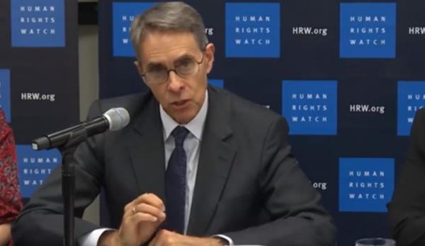 Kenneth Roth, directeur exécutif de Human Rights Watch (HRW), n'a pas été autorisé à entrer à Hong Kong. (Image: capture d'écran / YouTube)