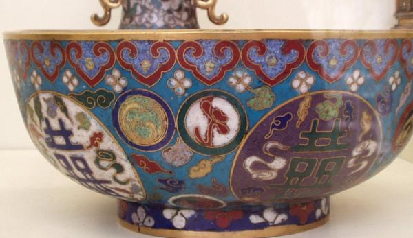 Les artisans chinois sont bien connus pour avoir produit certaines des meilleures œuvres au monde, dans l’art du cloisonné. (Image : pschemp / wikimedia / CC BY-SA 3.0)