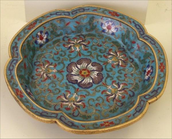 On pense que les artisans qui ont été faits prisonniers auraient contribué à la tradition de l’art du cloisonné en Chine. (Image : pschemp / wikimedia / CC BY-SA 3.0)