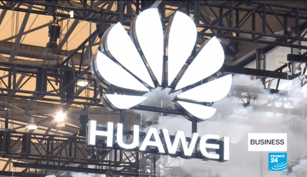 Alors que Huawei cherche à dominer la technologie 5G mondiale, les États-Unis se battent pour repousser l’influence de cette entité soutenue par Pékin. (Image : Capture d’écran / YouTube)