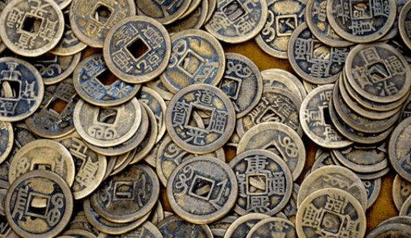 Su Shi a divisé sa monnaie en 30 parts, a enveloppé chaque part et l’a suspendue aux chevrons de sa maison. (Image : pixabay / CC0 1.0)
