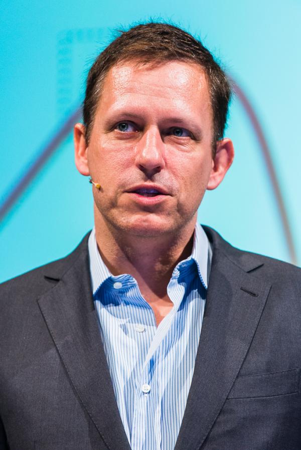 La déclaration de Peter Thiel, dans une interview à Fox News le 15 juillet 2019, selon laquelle Google est prêt à travailler main dans la main avec l’armée chinoise, remet en question le rapport exact entre Google et le Parti communiste chinois. (Image : Wikimedia / Dan Taylor / CC BY)