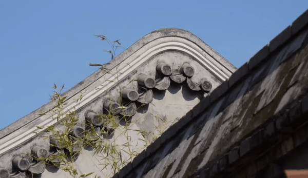 Avant l’examen, Wang s’est installé dans la maison Anhui, dans la rue du temple Yanshou, près de la place Qianmen à Pékin. (Image : capture d’écran / YouTube)