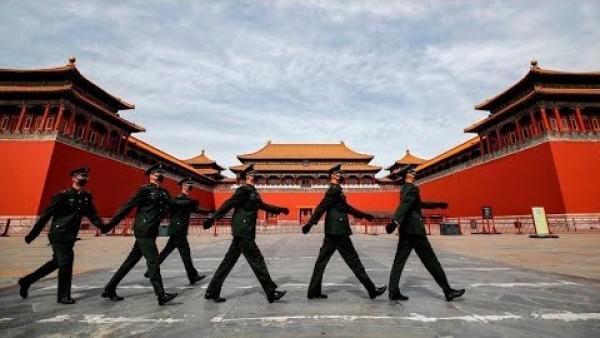 En Chine, la « discrimination »  est en fait une déclaration « politiquement correcte », car toute la population est contrainte de valider les attaques du PCC envers toute cible qui est visée. (Image : Capture d’écran / YouTube)