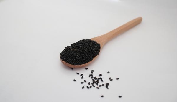 Les graines de sésame noir sont bénéfiques pour les reins. (Image : Pixabay / CC0 1.0)