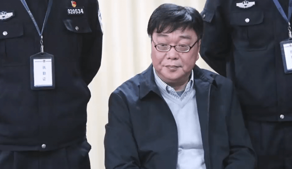 Gui Minhai a réussi à faire sortir clandestinement quelques poèmes qu’il a composés en prison et ils ont été récemment publiés sous forme de recueil par un éditeur suédois. (Image : Capture d’écran / YouTube)