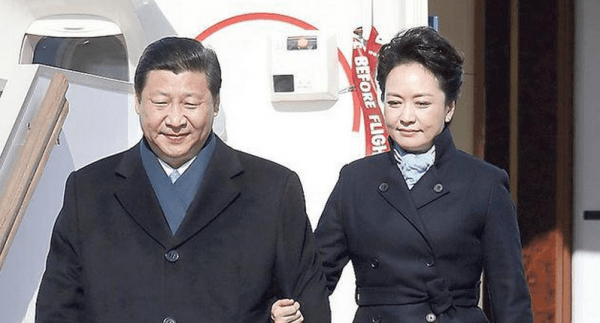 Le dirigeant chinois Xi Jinping et sa femme Peng Liyuan. (Image: via Epoch Times )