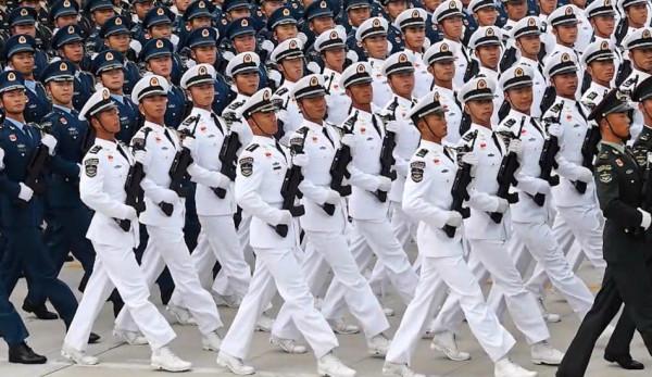 En 2017, l’armée chinoise a révélé que de nombreuses recrues échouaient aux tests physiques de base. (Image : Capture d’écran / YouTube)