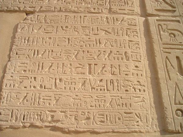 Apparue 4000 ans avant notre ère, l’écriture a marqué l’histoire de l’humanité. (Image : Simon Steinberger / Pixabay)