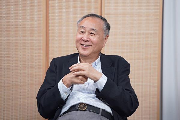 Yuan Gongyi, industriel de Hong Kong âgé de 72 ans, a pris ouvertement position pour s'opposer à la loi dite de sécurité nationale promulguée contre Hong Kong par le régime du continent. (Image : Guan Xin / ET)