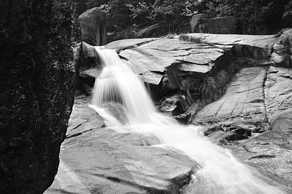 L’eau de la source d’eau chaude de Huangshan est exceptionnellement claire, pure, son goût est suave. (Image : rongjiajia2015 / Pixabay)