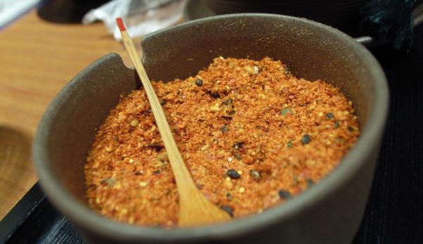 L’épice japonaise aux sept saveurs, Shichimi Togarashi. (Image : Jun Ohwada / Flickr / CC BY 2.0)