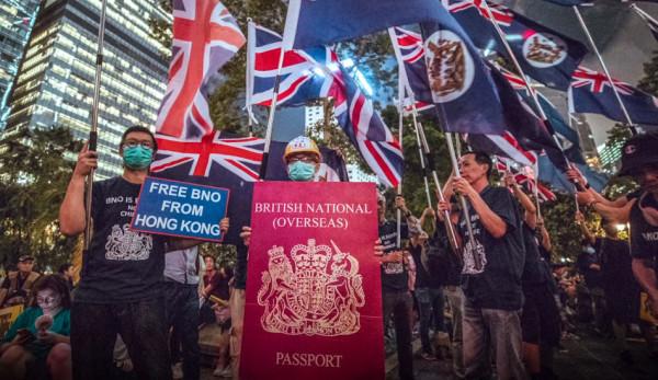 Seules les personnes qui étaient citoyens de Hong Kong avant le transfert de 1997 ont obtenu le statut BNO. (Image: Capture d’écran / YouTube)