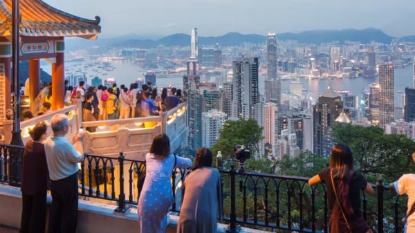 Les entreprises ne sont pas sûres de pouvoir respecter les normes internationales en matière de droits de l’homme, en demeurant à Hong Kong. (Image : Capture d’écran / YouTube)