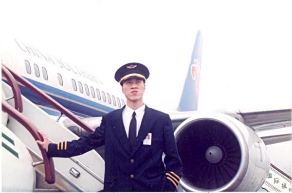 Zhang a travaillé comme pilote pour la compagnie China Southern Air, dans les années 1990. (Image : Avec l’aimable autorisation de Zhang Guoliang)