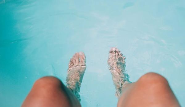 Un bain de pieds aux plantes est bénéfique pour la santé. (Image : Pixabay / CC0 1.0)