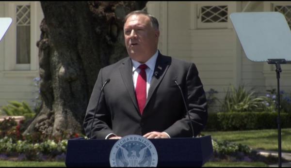 Le secrétaire d’État américain Mike Pompeo s’exprime à la bibliothèque présidentielle Richard Nixon, à Yorba Linda, en Californie, le 23 juillet 2020. 020. (Image : Ron Przysucha / U.S. State Department / Domaine public)