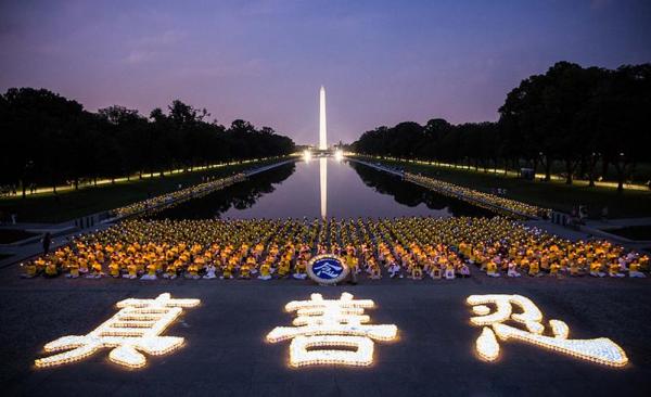 Veillée annuelle aux chandelles à Washington, D.C. (Photo prise le 20 juillet 2017 / Shenyunperformingarts.org)