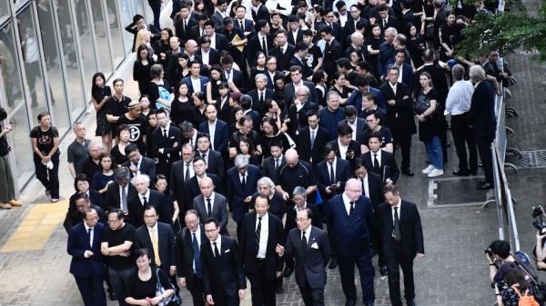 Le 6 juin, la profession juridique a organisé une manifestation « vêtue de noir » contre l ’amendement. Environ 3 000 juristes vêtus de noir ont défilé de la Cour d ’appel final aux conseillers d ’État. (Image : Wikimedia / Iris Tong / Domaine public)