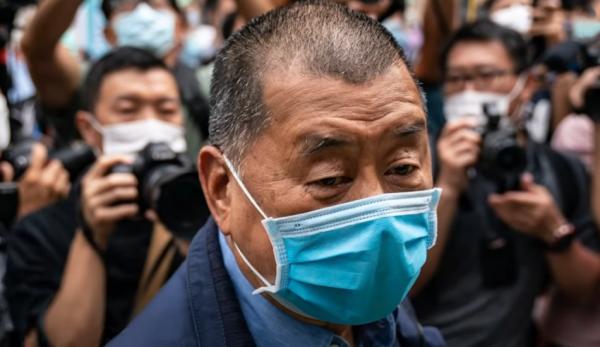 Le 10 août, la police de Hong Kong a arrêté sept personnes, dont Jimmy Lai, fondateur de « Apple Daily », un journal de style tabloïd de Hong Kong. (Image : Capture d’écran / YouTube)