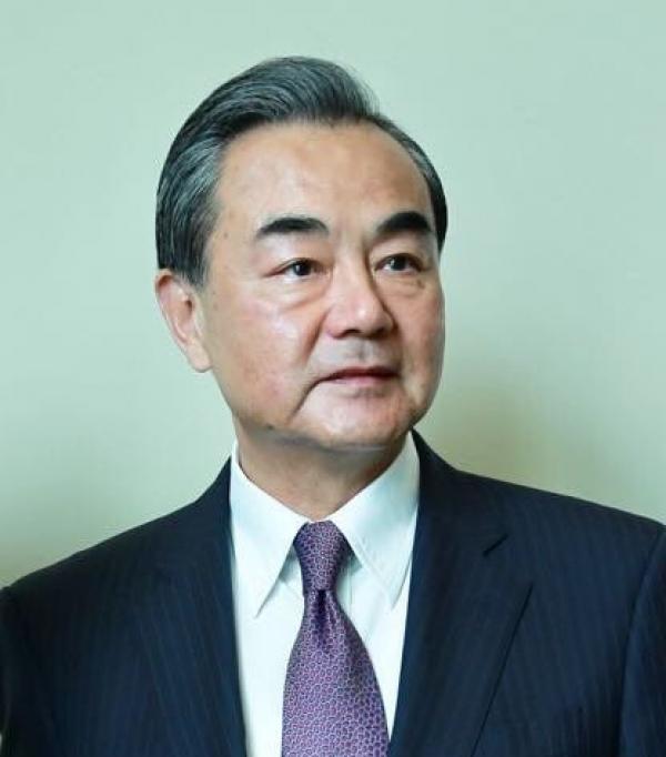 Europe, le ministre chinois des Affaires étrangères, Wang Yi, a reçu un accueil froid de la part de nombreux politiciens qui défendent les droits de l’Homme. (Image : Wikimedia / Cancillería del Ecuador from Ecuador / CC BY-SA)