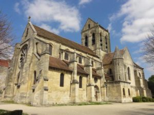 L’histoire de cette église bien connue du Val d’Oise commence au Moyen-âge, elle est intimement liée à la royauté française. (Image : Wikimedia / Pierre Poschadel / CC BY-SA)