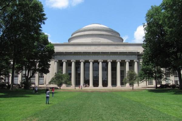 les diplomates chinois devront obtenir l’autorisation du gouvernement américain avant de visiter des campus universitaires. (Image : John Phelan/MIT)