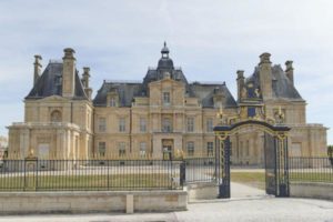 Château de Maisons, vue sur la cour d’honneur (Image : © Benjamin Gavaudo – CMN-Photo de presse)