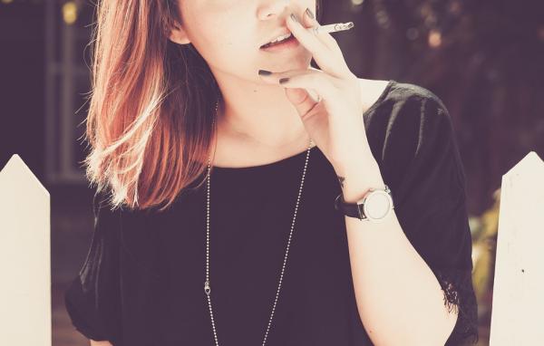 En 2018, la Société de chirurgie vasculaire est allée plus loin en recommandant les mêmes critères de dépistage pour les femmes ayant des antécédents de tabagisme. (Image : pixabay / CC0 1.0)