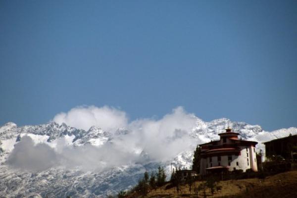 Le monastère Dzong Ta surplombant la vallée de Paro, dans l'ouest du Bhoutan. (Image : Dr. Byron Adams)