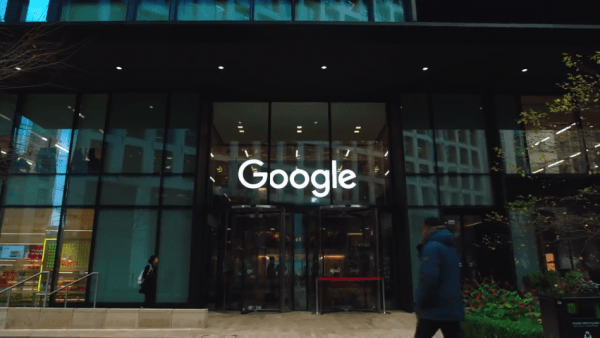 Access Now, une organisation dédiée à la cause de l’internet libre et ouvert, a critiqué les actions de Google en disant qu’elles brisent la confiance que les gens ont dans l’entreprise. (Image : Capture d’écran / YouTube)